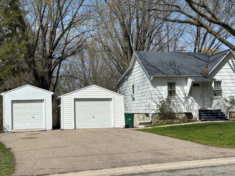 703 5th St E, Glencoe, MN 55336