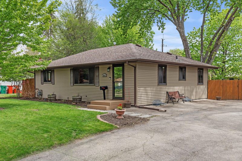 8315 12th Ave S, Bloomington, MN 55425