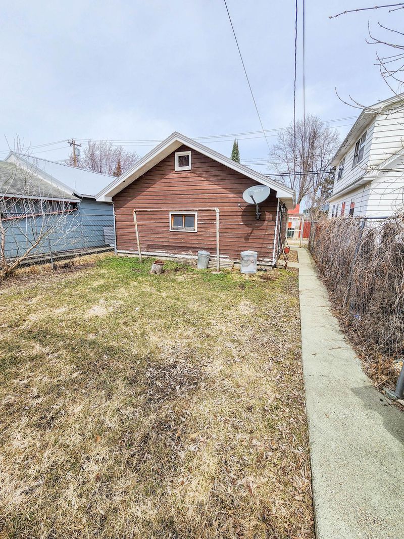 645 E James St, Ely, MN 55731