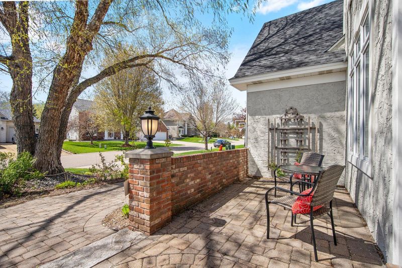 305 Wyndham Cir E, New Brighton, MN 55112