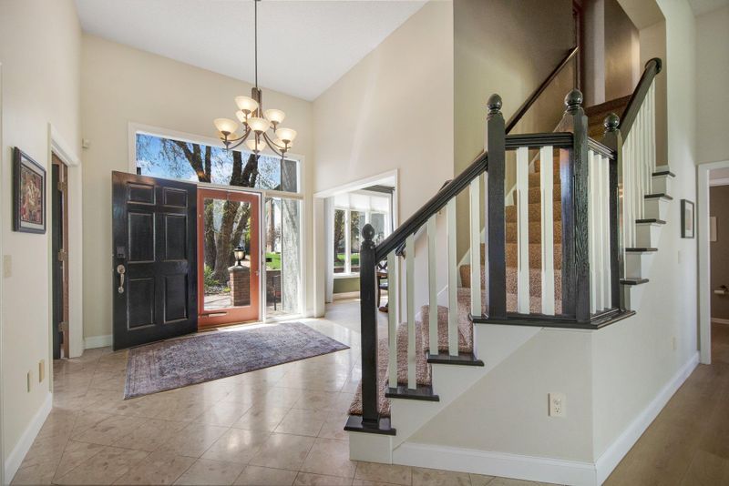305 Wyndham Cir E, New Brighton, MN 55112