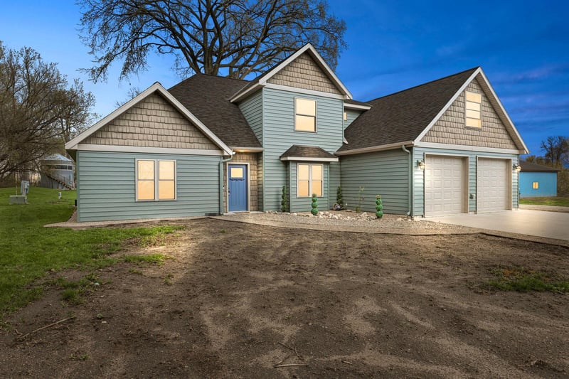 18664 435th St, Holdingford, MN 56340
