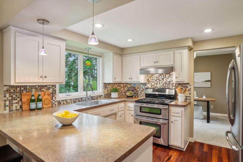 4745 Lorinda Dr, Shoreview, MN 55126