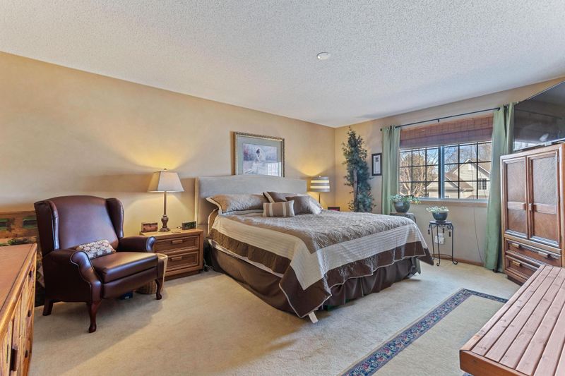 13971 Erwin Ct, Eden Prairie, MN 55344