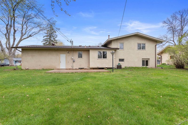 7956 Brunswick Ave N, Brooklyn Park, MN 55443