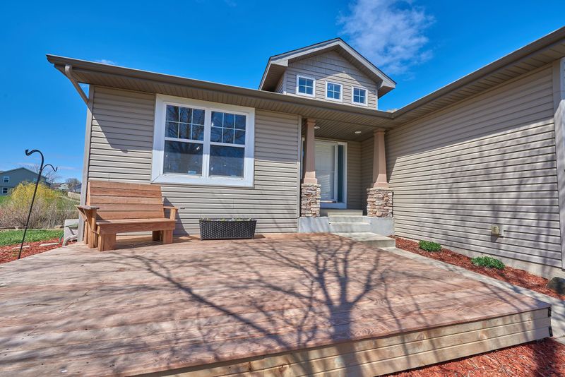 290 Waverland Ct, Waverly, MN 55390
