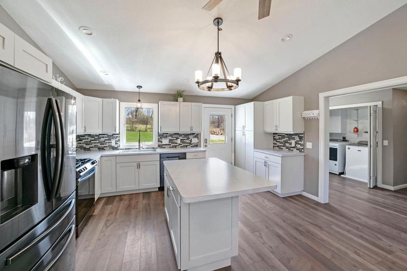 2370 Gall Ave, Maplewood, MN 55109
