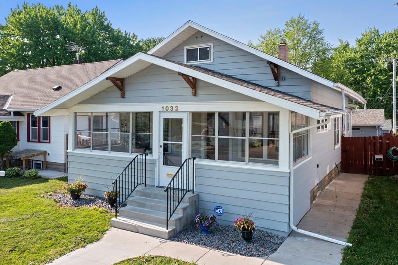 1032 Charles Ave, Saint Paul, MN 55104