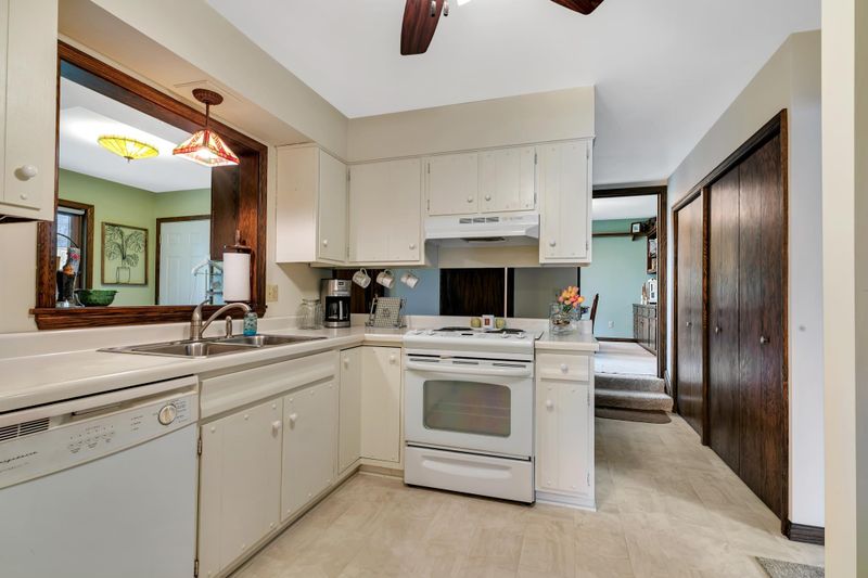 5835 Sandy Dr, Saint Cloud, MN 56303