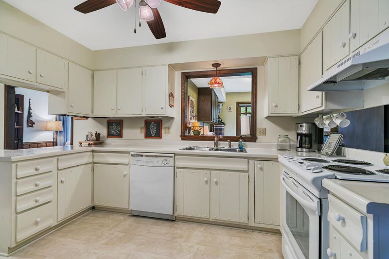5835 Sandy Dr, Saint Cloud, MN 56303