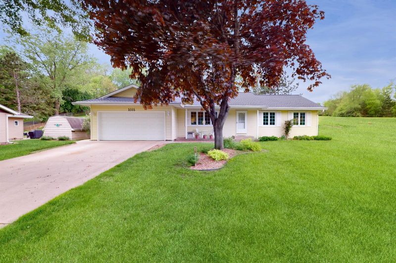 8306 Isleton Ct S, Cottage Grove, MN 55016