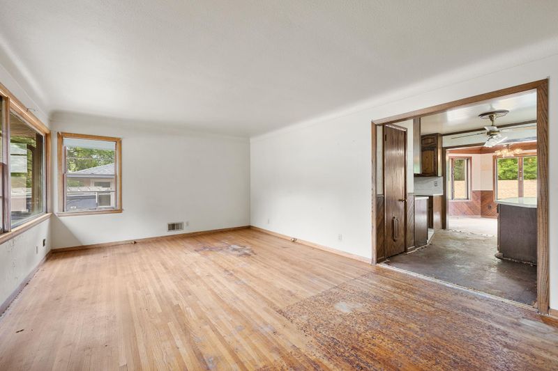1279 Clarence St, Saint Paul, MN 55106