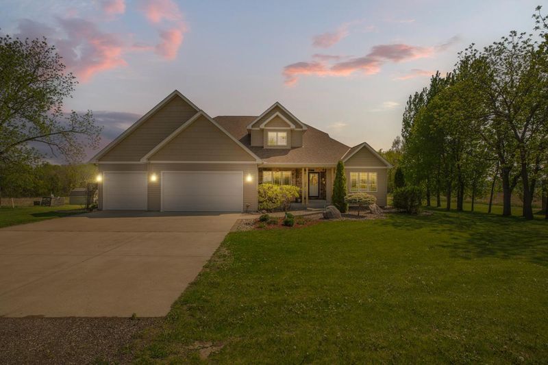 2810 130th St W, Faribault, MN 55021