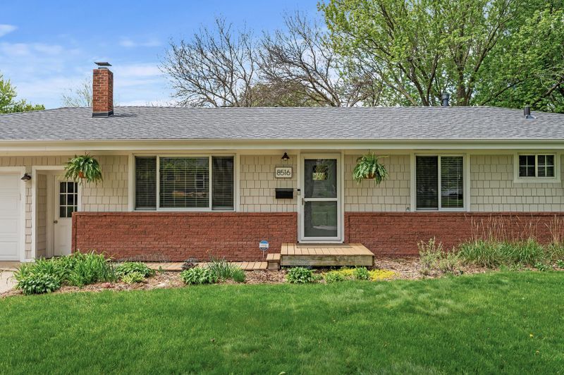 8516 Stanley Ave S, Bloomington, MN 55437