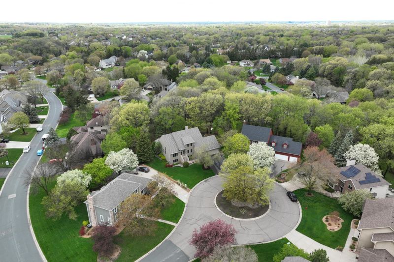 735 Bridle Ridge Rd, Eagan, MN 55123