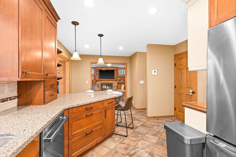 1922 Valhalla Dr, Duluth, MN 55811