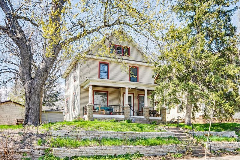 2911 Lyndale Ave N, Minneapolis, MN 55411
