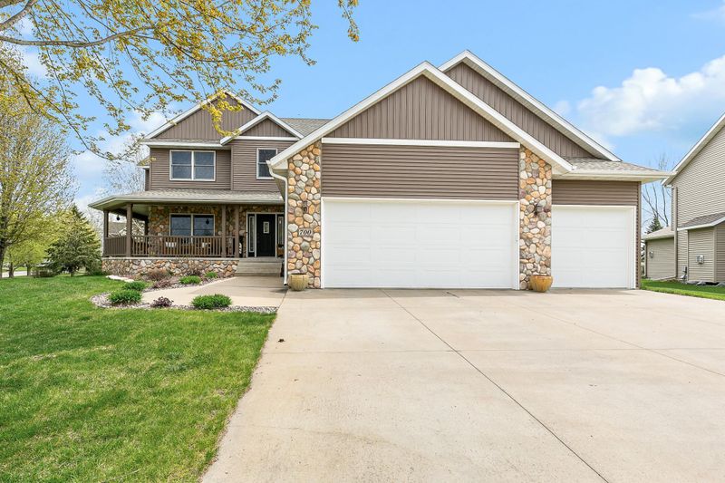 700 Falcon Ct, Sartell, MN 56377