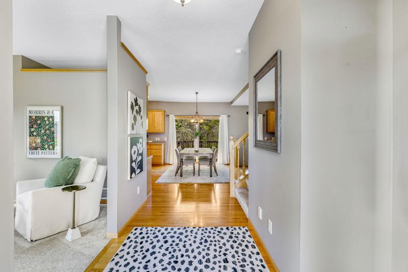 20375 Islandview Cir, Lakeville, MN 55044