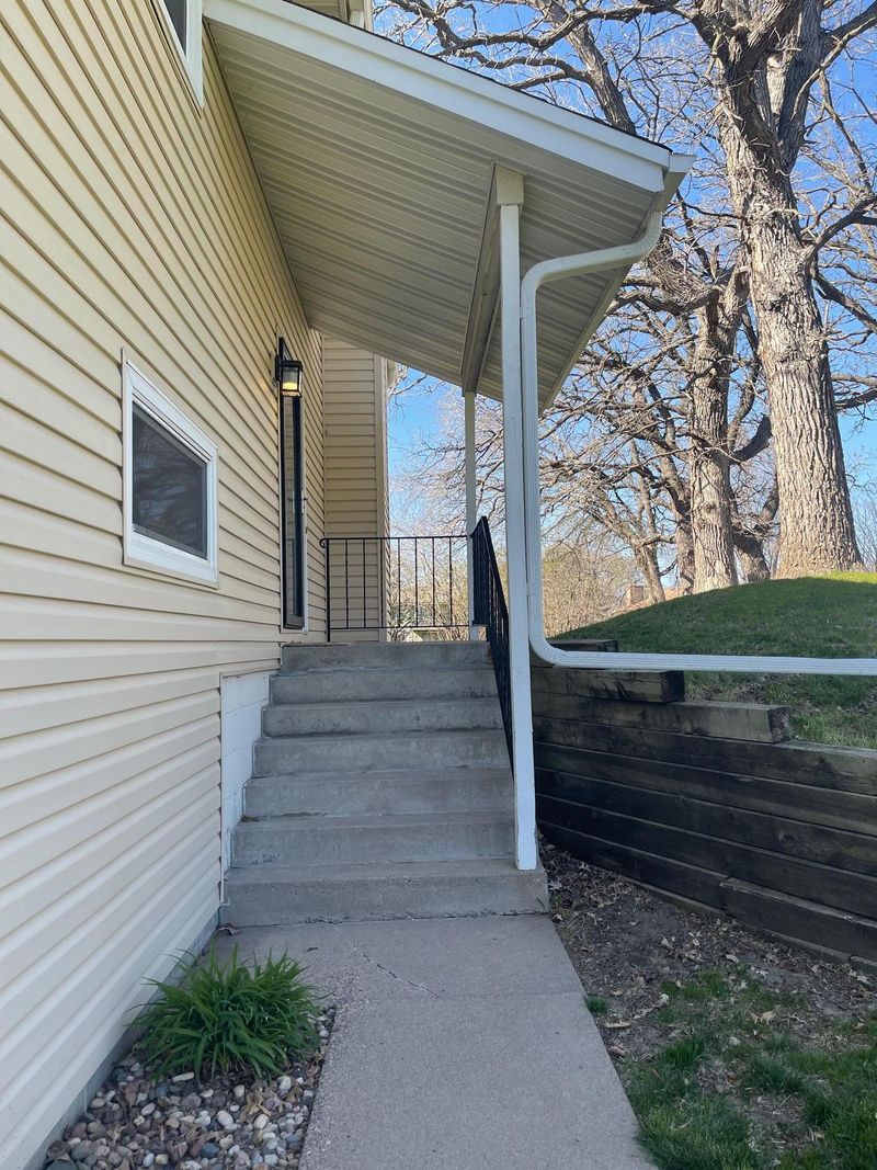 9813 Cavell Cir, Bloomington, MN 55438