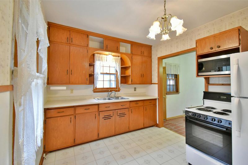 1905 Clearwater Rd, Saint Cloud, MN 56301
