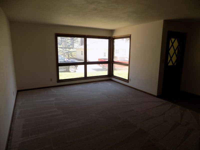 105 Gillie Dr, Jackson, MN 56143