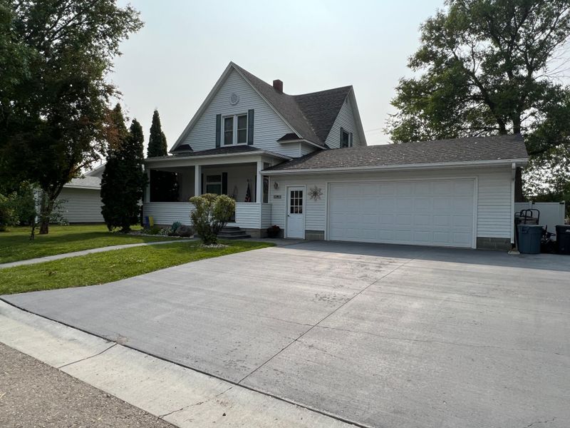 103 4th Ave NW, Roseau, MN 56751