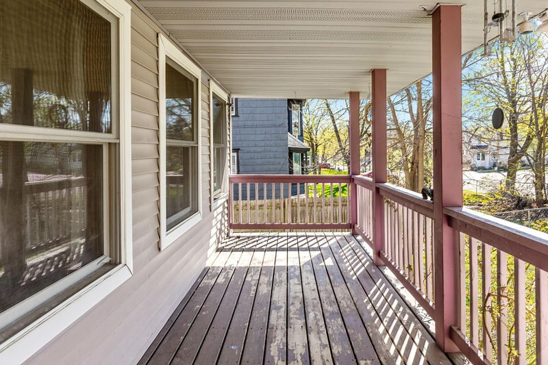1049 6th St E, Saint Paul, MN 55106
