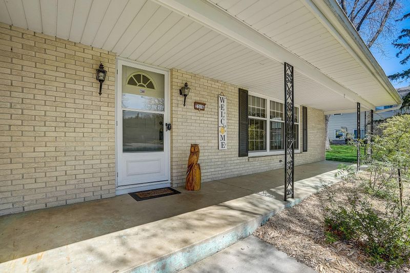 2316 Skyline Dr, Bloomington, MN 55425