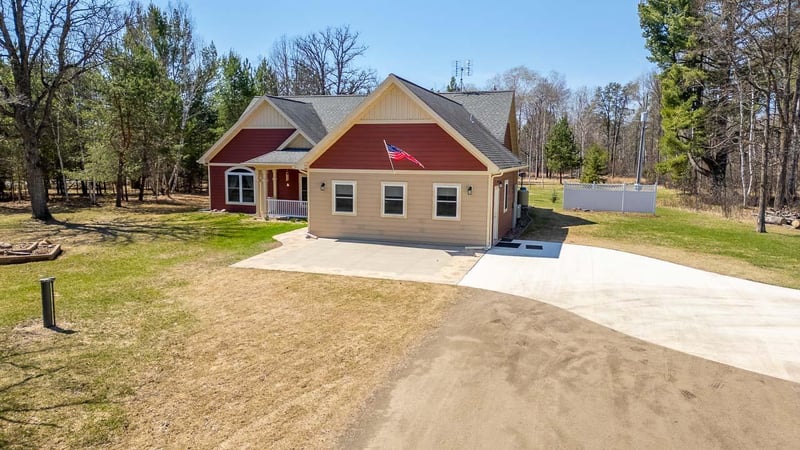 4511 Vermilion Trl, Gilbert, MN 55741
