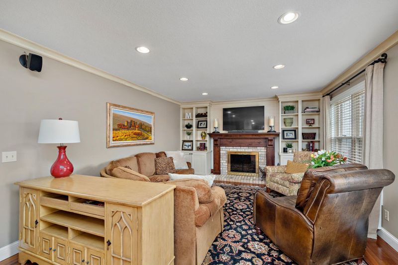 2460 Park Ln, Mendota Heights, MN 55120