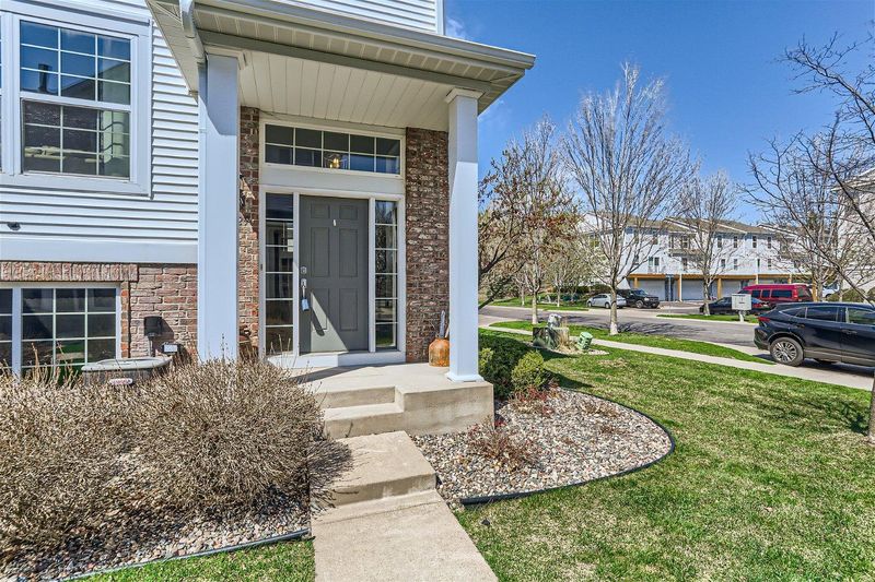 929 Ledgestone Dr, Mahtomedi, MN 55115