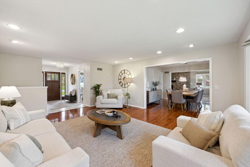 7009 Lanham Ln, Edina, MN 55439