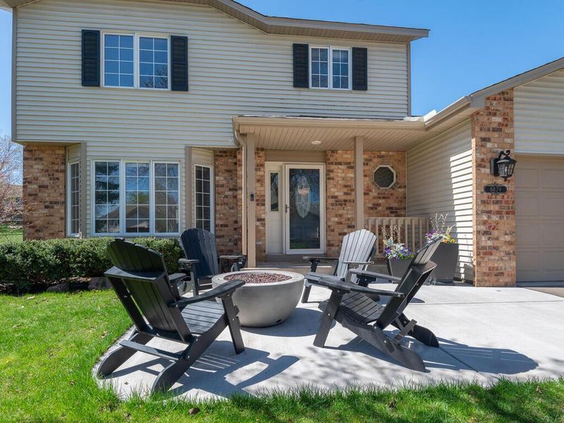 8879 Sequoia Rd, Woodbury, MN 55125