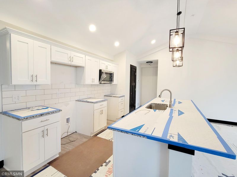 906 Katelyn Cir, Montgomery, MN 56069