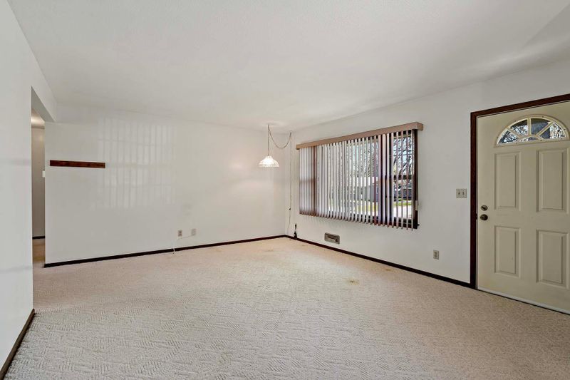 1950 Barry Dr, Newport, MN 55055