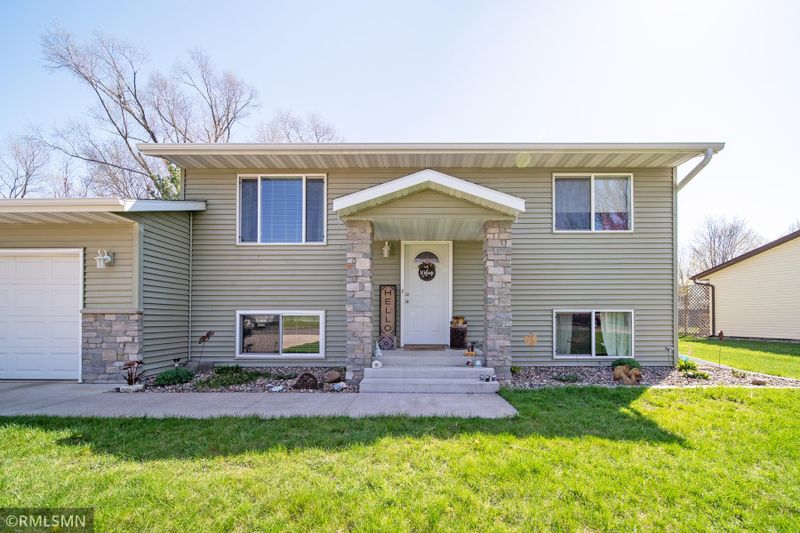 204 Viking Ave, Cannon Falls, MN 55009