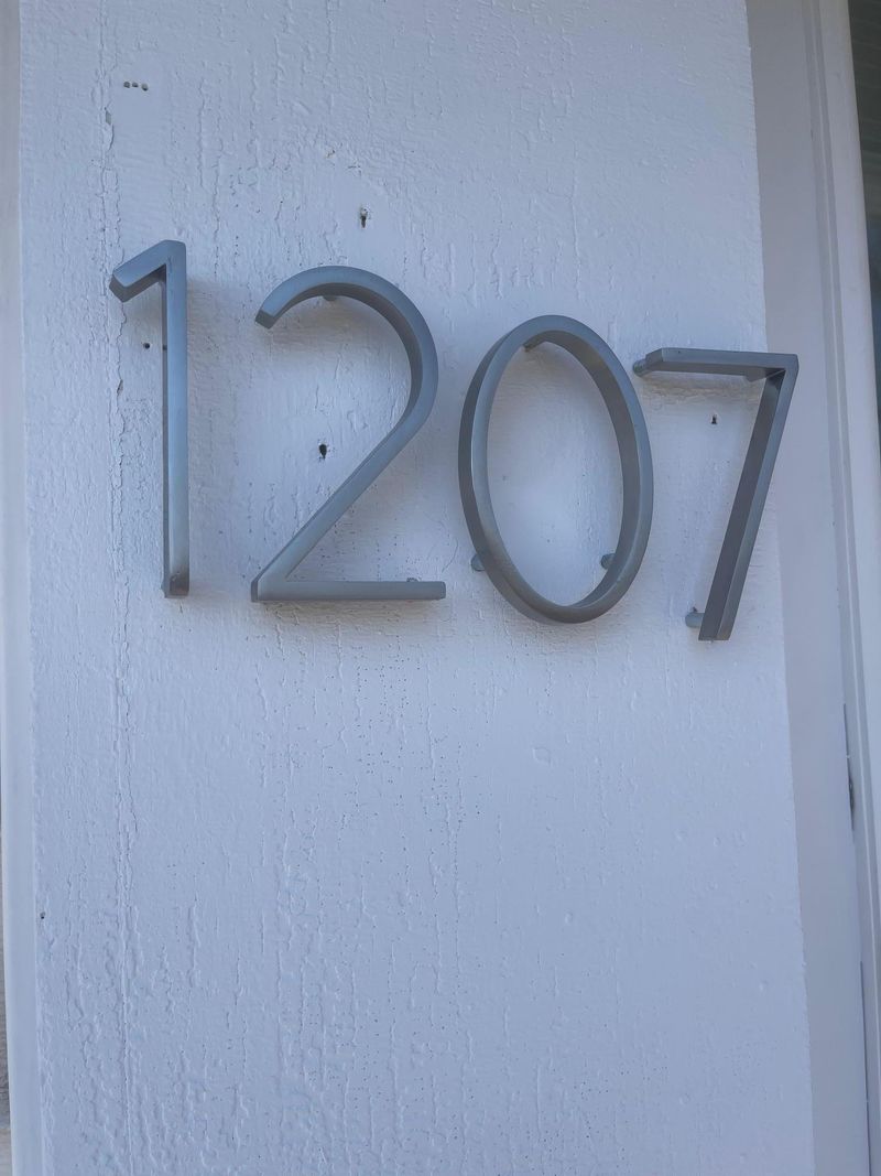 1207 E 9th St, Duluth, MN 55805