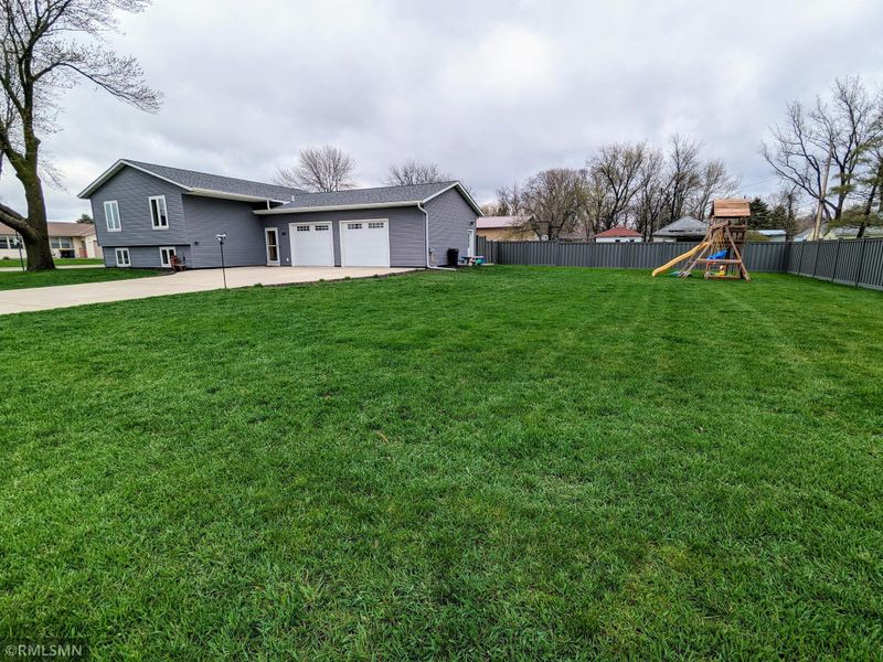 960 Grove Ave, Bird Island, MN 55310