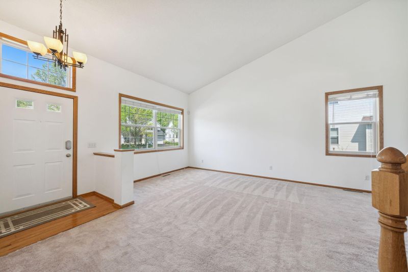 3339 N View Ln, Woodbury, MN 55125