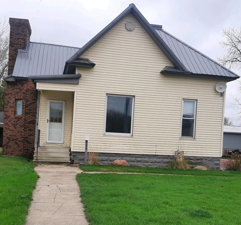 44 6th Ave S, Saint James, MN 56081
