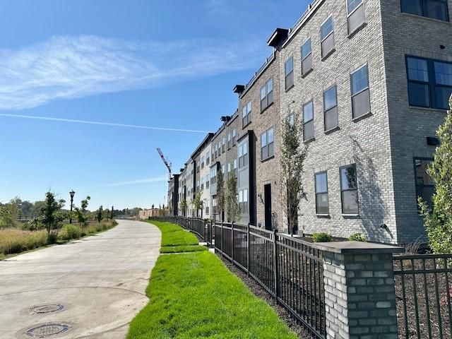 875 Falls Passage W #G, Saint Paul, MN 55116