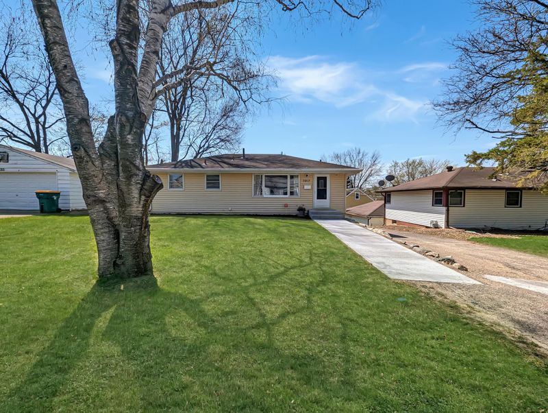 5917 34th Ave N, Crystal, MN 55422