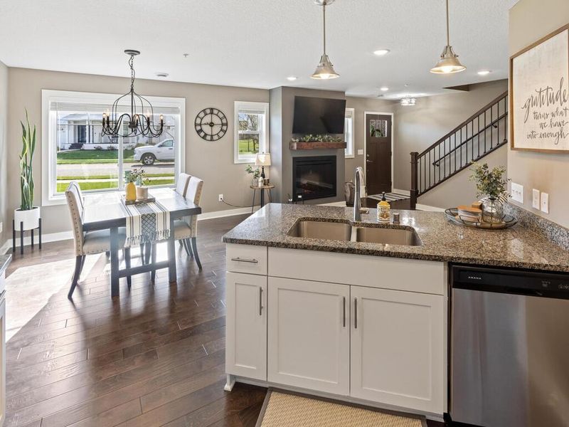 6930 Lancaster Way NE, Albertville, MN 55301