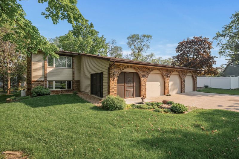 2647 116th Ln NW, Minneapolis, MN 55433