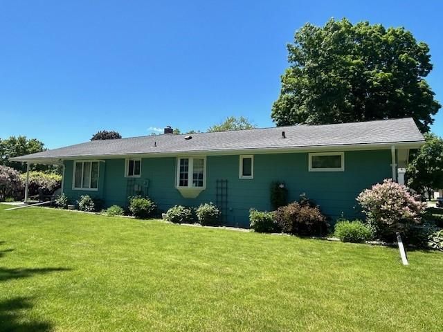 325 S Holcombe Ave, Litchfield, MN 55355