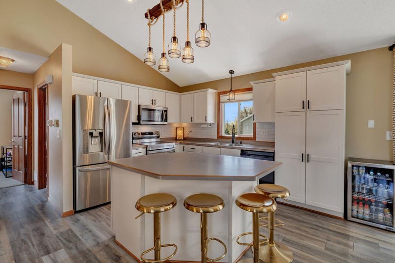 1302 Stone Ridge Rd, Sauk Rapids, MN 56379