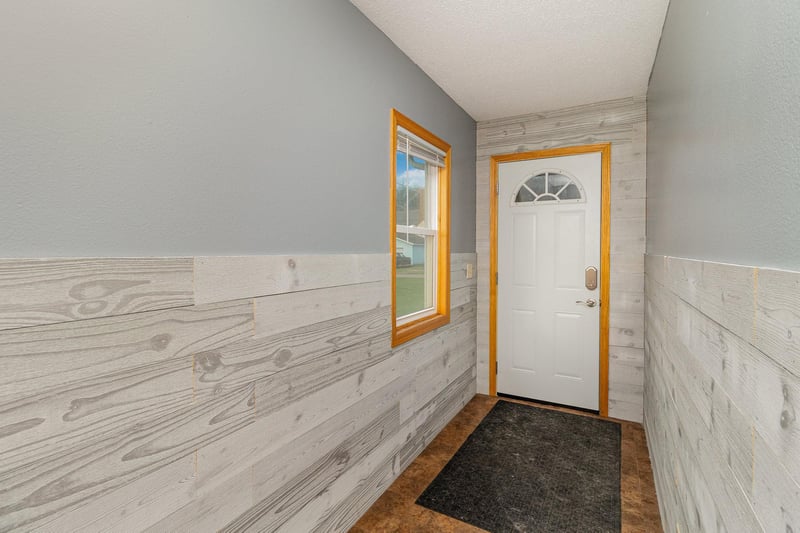 303 S 4th St, Henderson, MN 56044