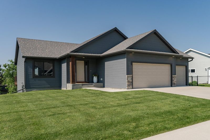 3464 Ridgeline Dr SE, Rochester, MN 55904