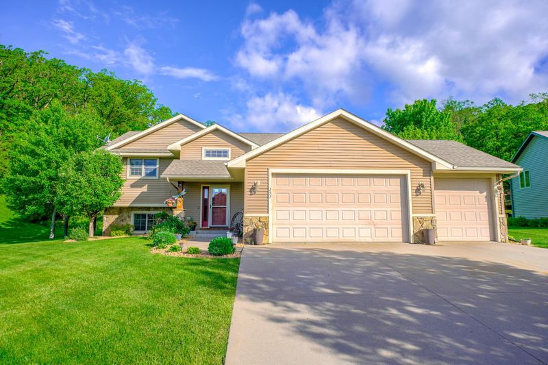 253 Glenmeadow St, River Falls, WI 54022